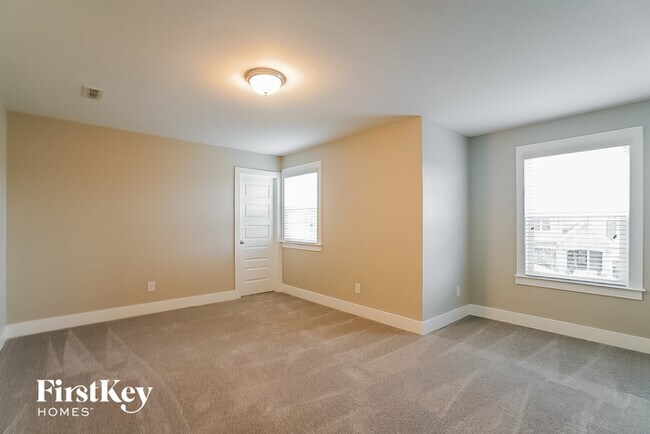 Building Photo - 357 Lola Ln