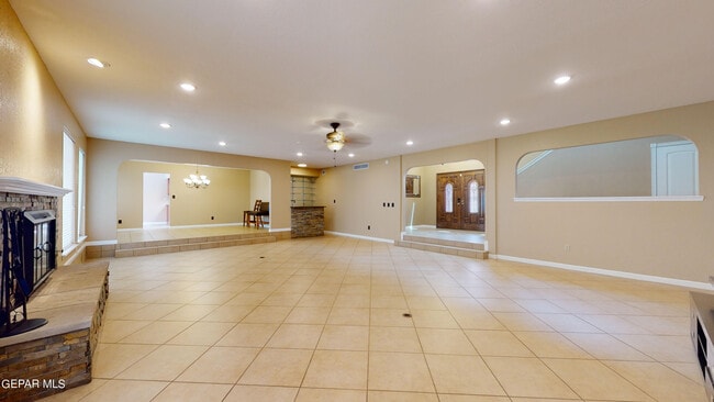 Building Photo - 801 Claravista Ln