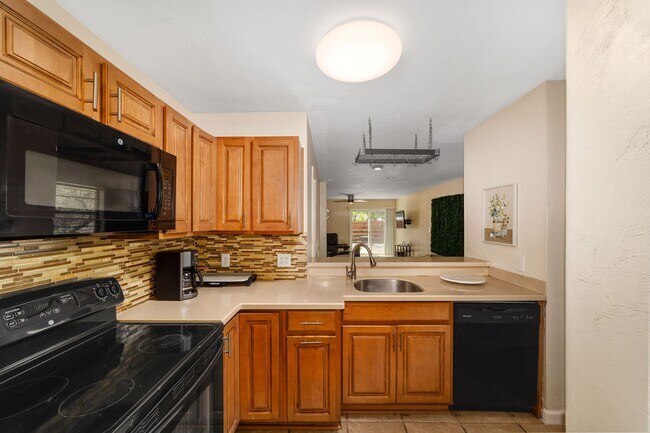 Building Photo - Haystacks Condo