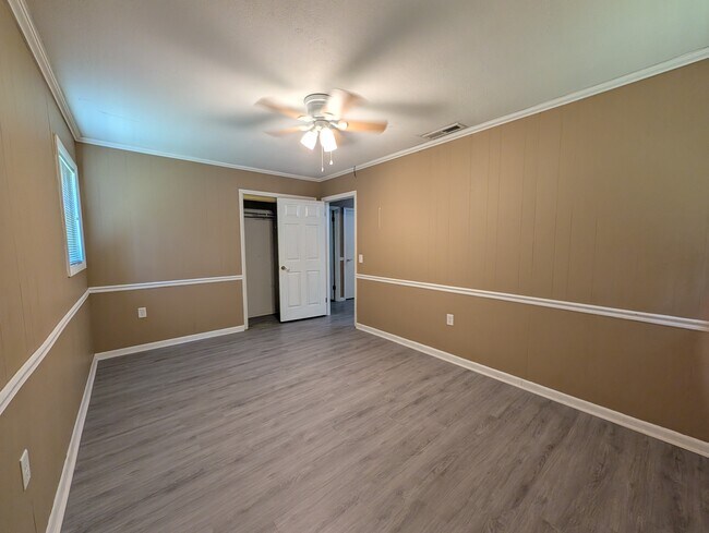 Building Photo - 701 Waters Dr