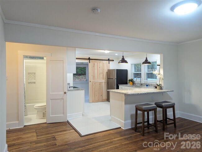 Building Photo - 215 Eastside Dr