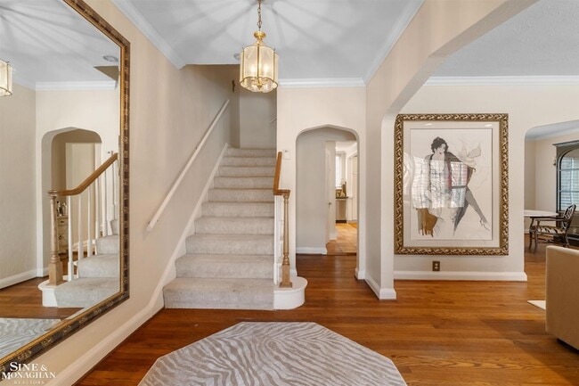 Building Photo - 476 St Clair Ave