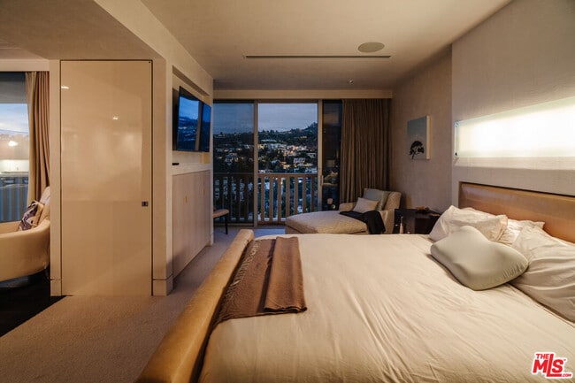 Building Photo - 9255 Doheny Rd