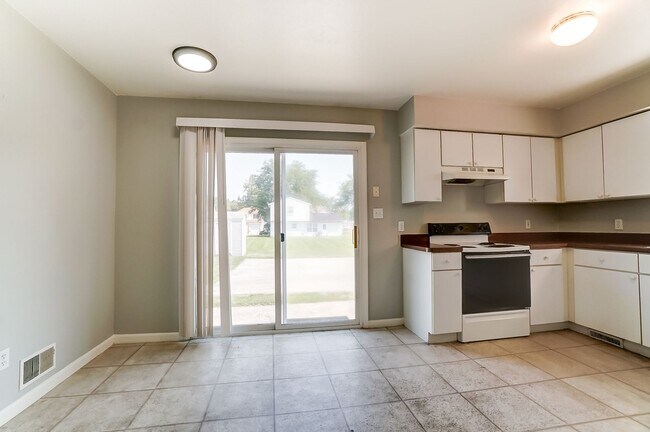 Building Photo - 3704 Willow Run Dr