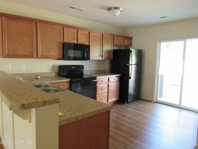 Building Photo - 2 BR 1.5 BA In Boyington Place