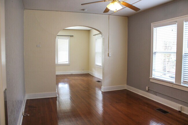 Building Photo - 2 BEDROOM - MONTE VISTA