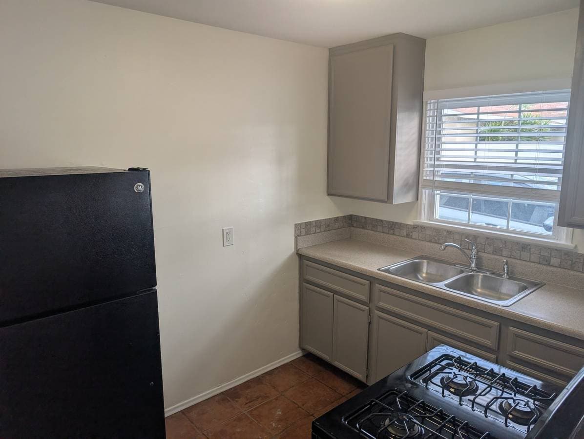 Building Photo - 406 S Myers St