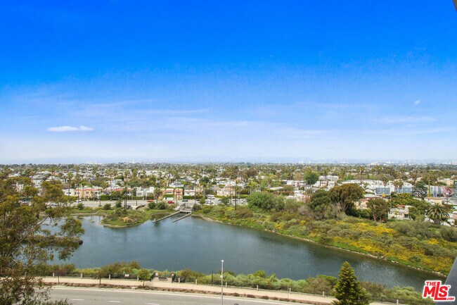 Building Photo - 4316 Marina City Dr