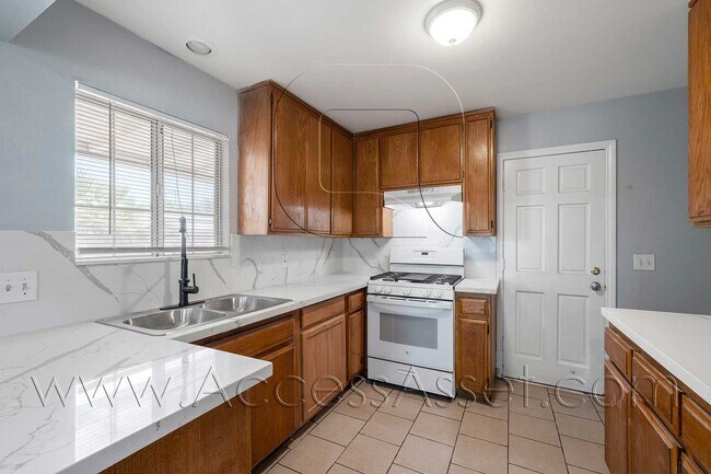 Building Photo - 23865 Goetz Dr