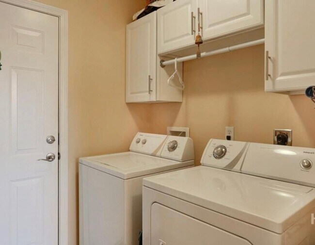 Building Photo - Beautiful Oasis