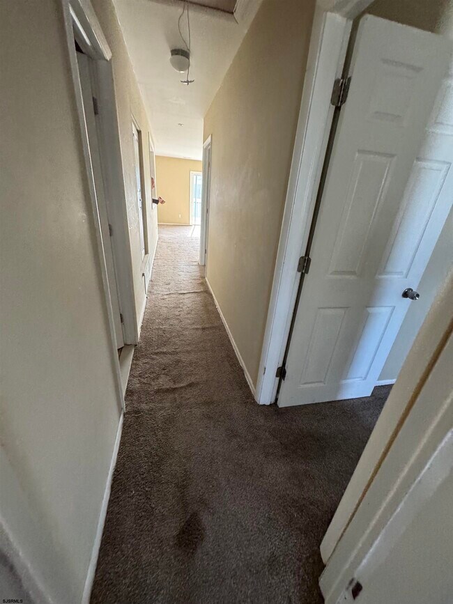 Building Photo - 342 Hampshire Dr