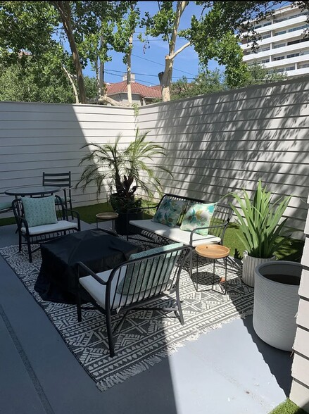 Patio - 3711 Holland Ave