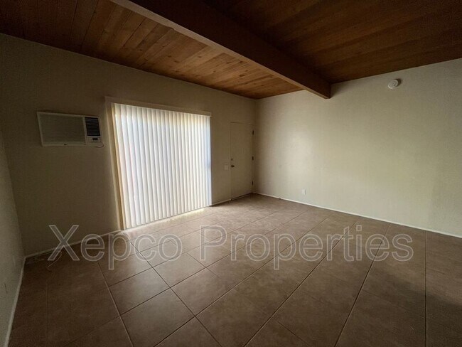 Building Photo - 550 El Cielo Rd