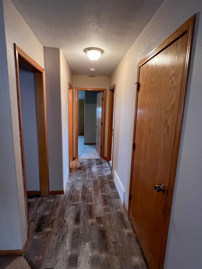 Building Photo - ~ APPLICATIONS PENDING ~ 4 Bedroom, 3 Bath...