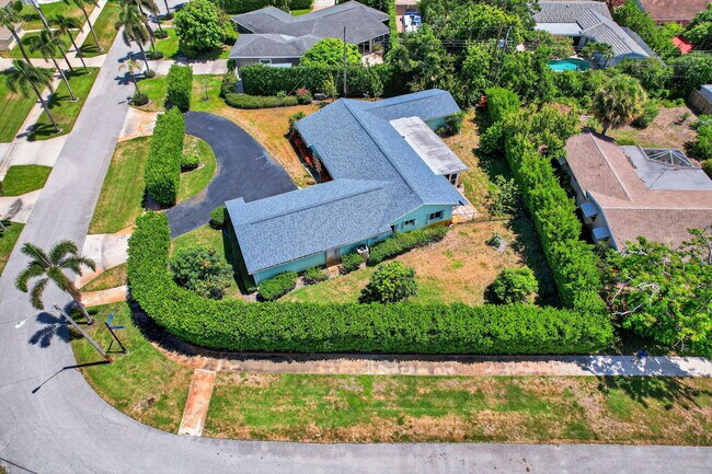Building Photo - 905 Shore Dr