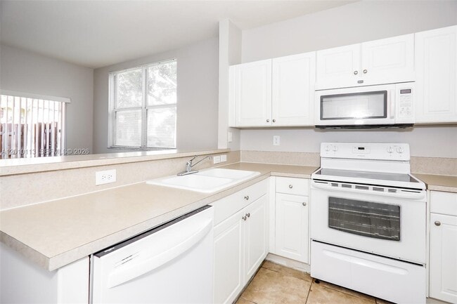 Building Photo - 1495 NE 33rd Ave