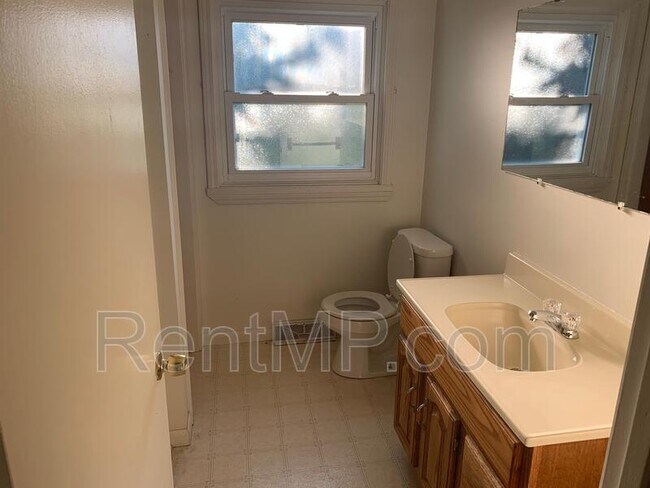 Building Photo - 1915 S Stockman Rd