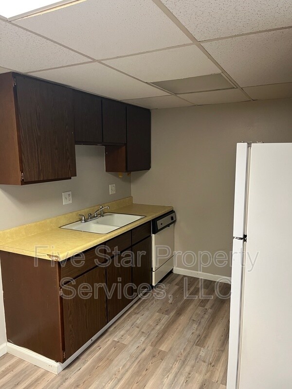 Building Photo - 205 W Allen St