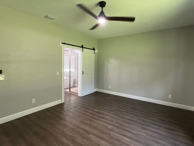 Building Photo - Upgraded New 3 Bedroom, 2 Bath home in Emerald Cove