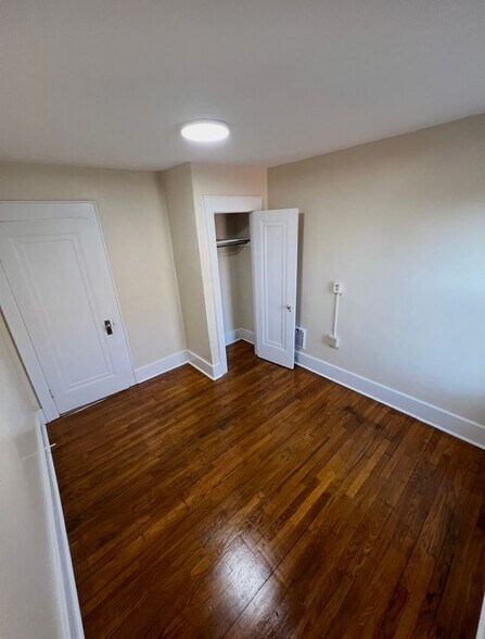 Building Photo - 808 Waverly Pl
