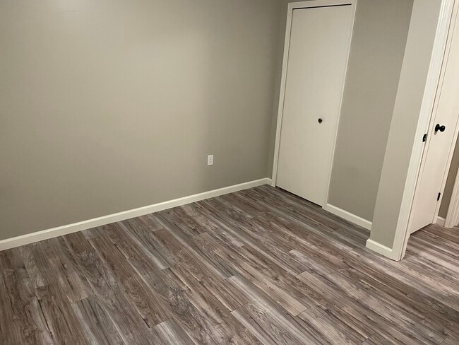 Bedroom 1 - 23 Brook St