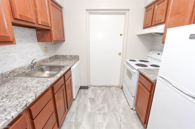 Primary Photo - 2 br, 1 bath House - 204 Elliott Rd