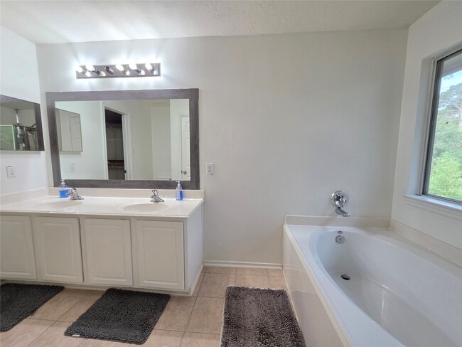 Building Photo - 114 E Stedhill Loop