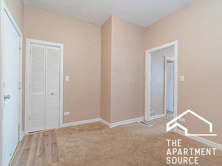 Building Photo - 1144 W 68th St