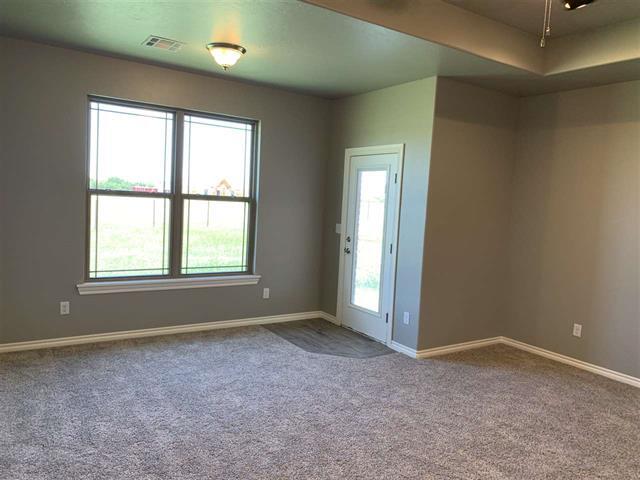 Building Photo - 5380 NE Snowy Owl Rd
