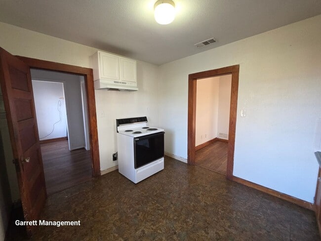 Building Photo - 2/1 House in Lampasas