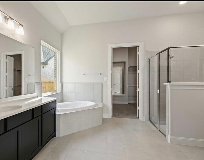 Building Photo - 423 Blue River Trl