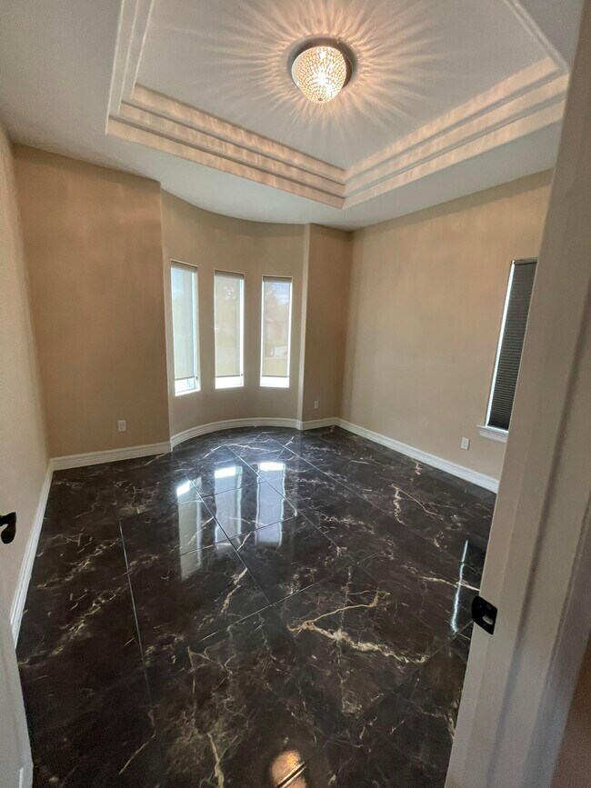 Building Photo - 5451 Cypress Creek
