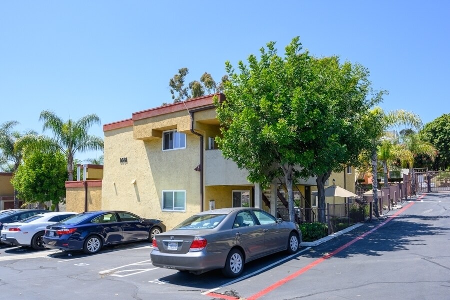 Building Photo - 1681 Bayview Heights Dr