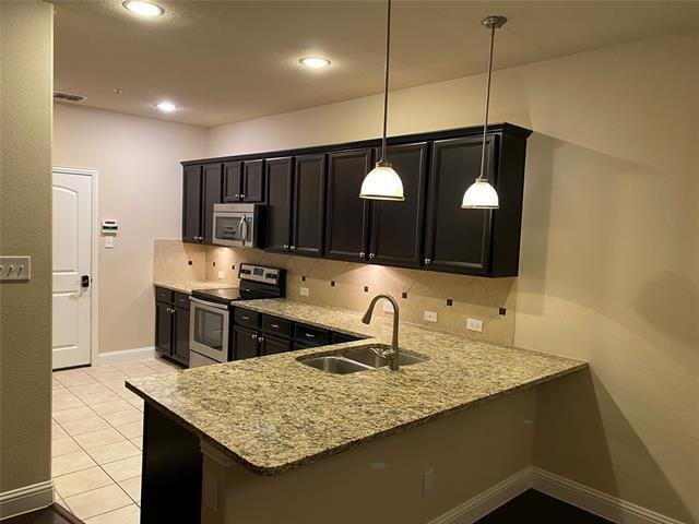Building Photo - 2565 Jackson Dr