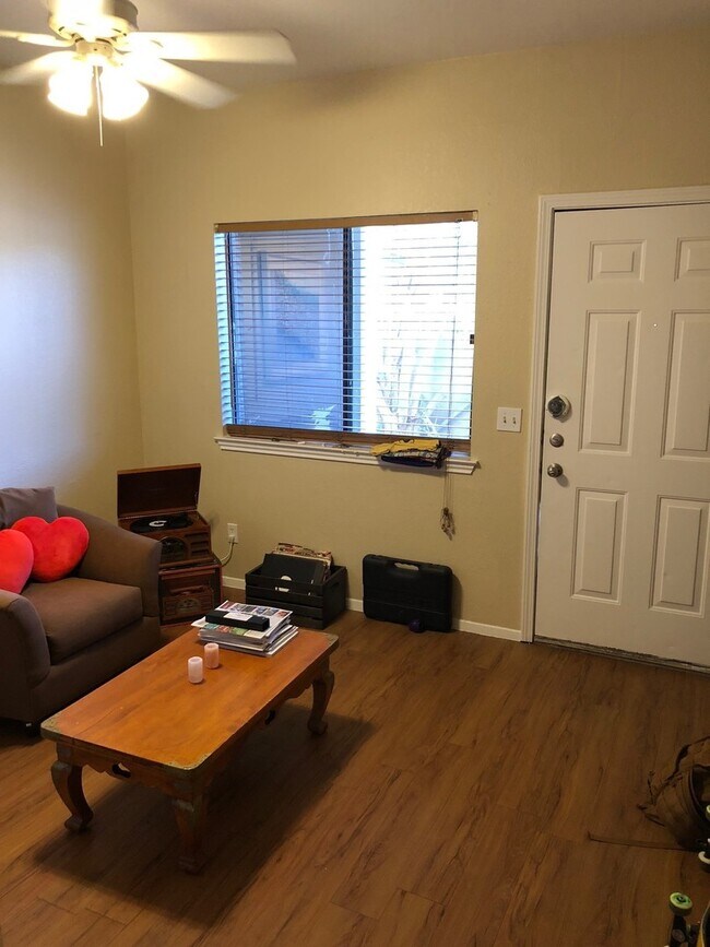 Building Photo - Cottonwood