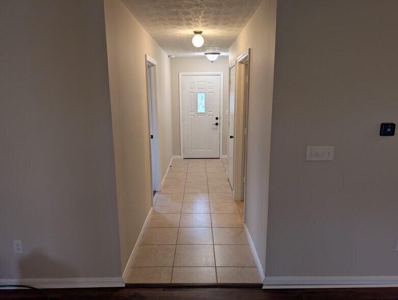 Building Photo - 3980 Apache Trl