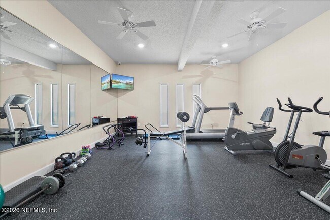 Building Photo - 8140 Sutton Pl N