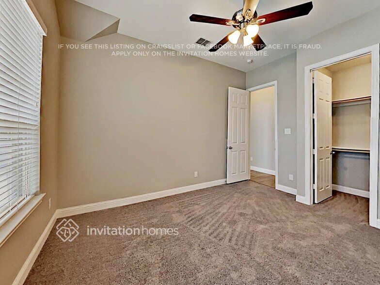 Building Photo - 15041 Belclaire Ave