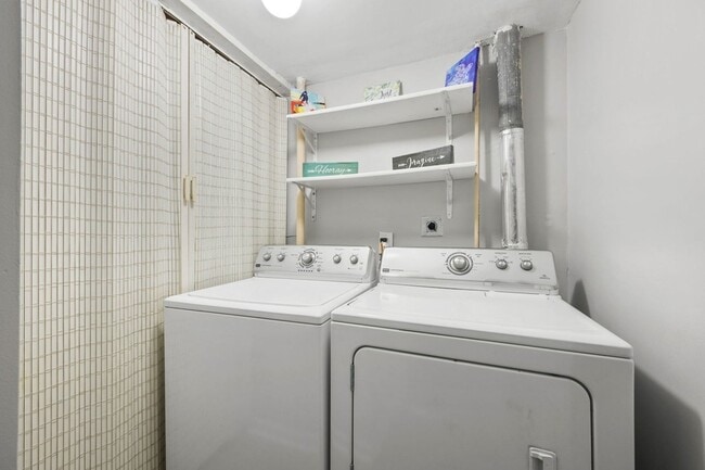 Building Photo - 73 Century Dr