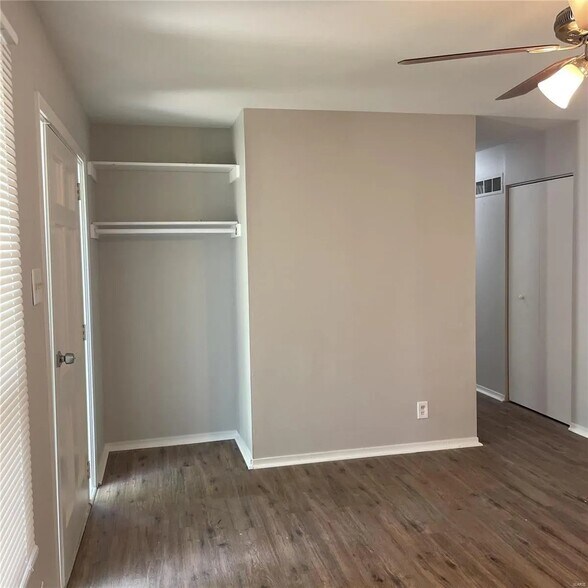 Building Photo - 12370 Pinta Dr