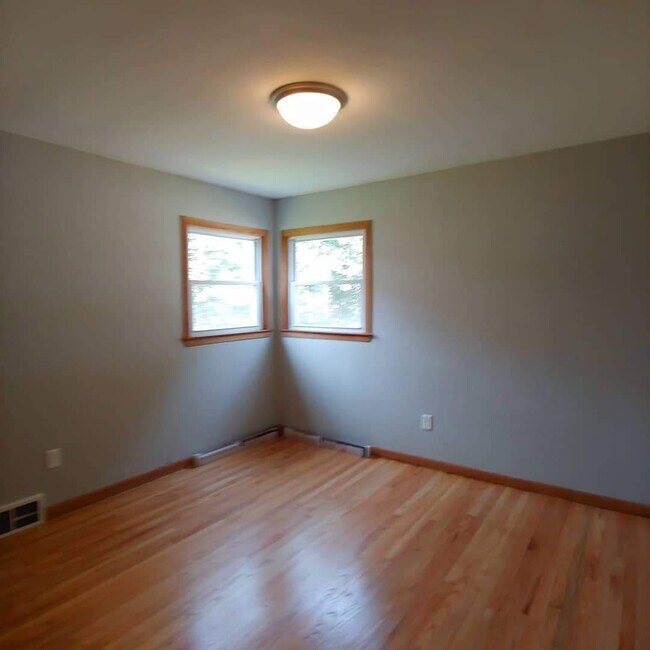 Building Photo - 3061 S 37th St