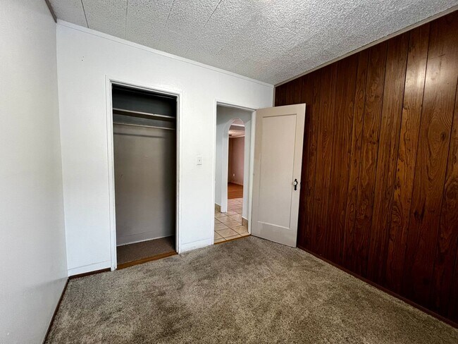 Building Photo - D1011