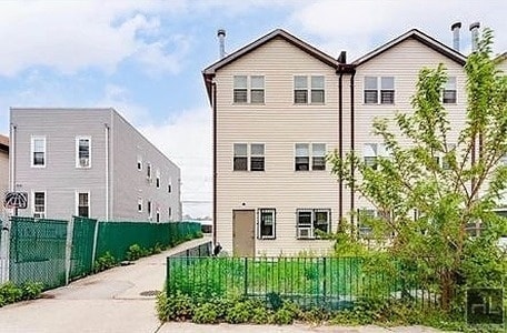 Building Photo - FOUNTAIN AVENUE
