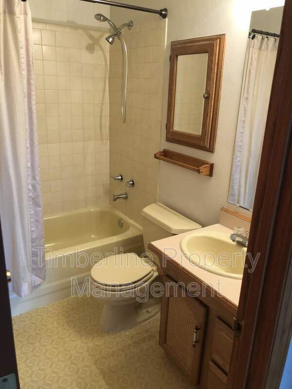 Building Photo - 17960 Bakers Farm Rd