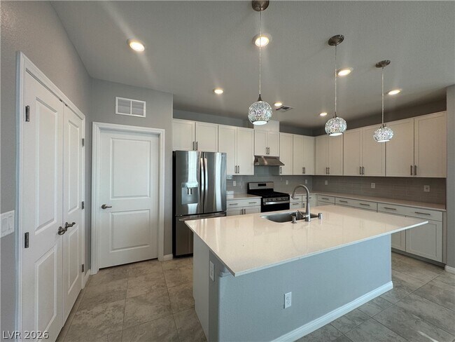 Building Photo - 7490 Lush Oasis Ave.