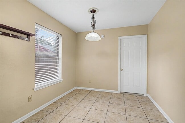 Building Photo - 7315 Foxside Ln