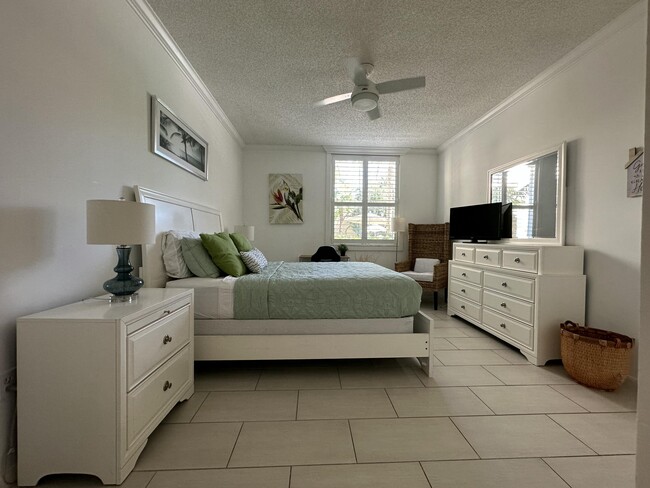 Building Photo - 720 S Sapodilla Ave