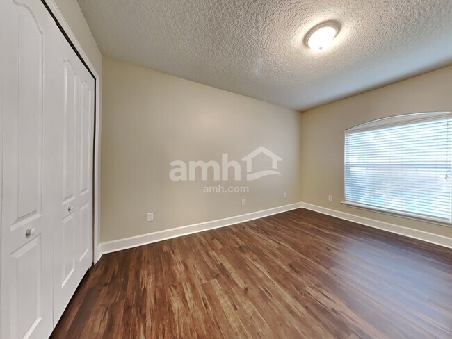 Building Photo - 6651 Chester Park Dr
