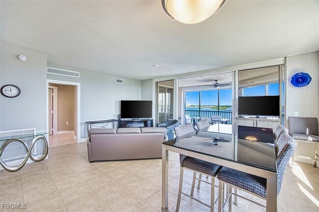 Building Photo - 2090 W First St