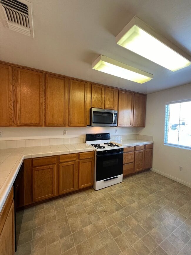 Building Photo - 6615 Silver Moon Dr